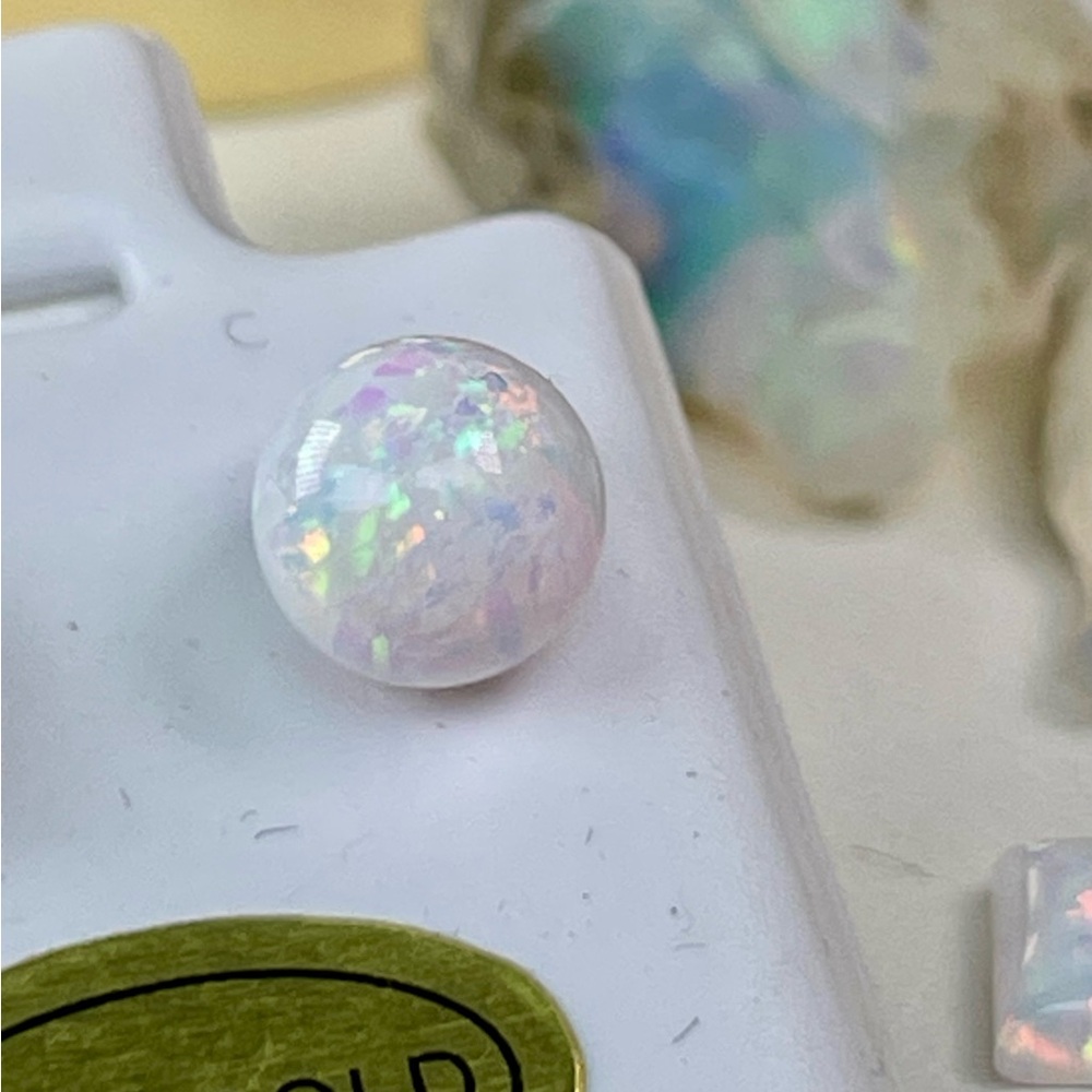 2.6ct 14KT Opal 6mm full round crystal Opal. 14k Yellow Gold - Picture 5 of 12